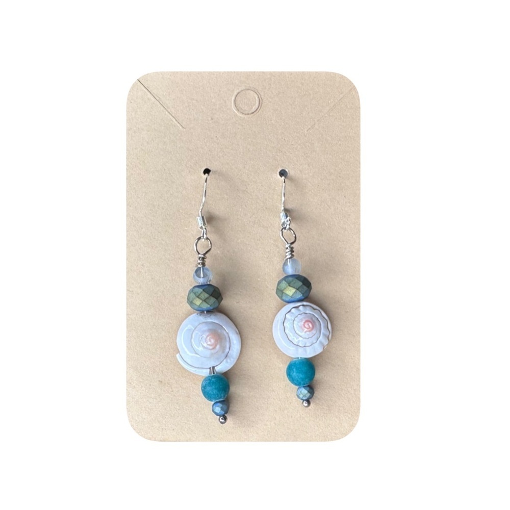5/$25 😻 Silver and Blue Seashell Earrings